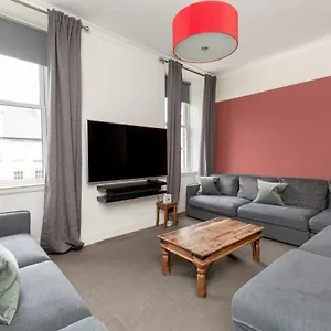 Rose Street Apartment